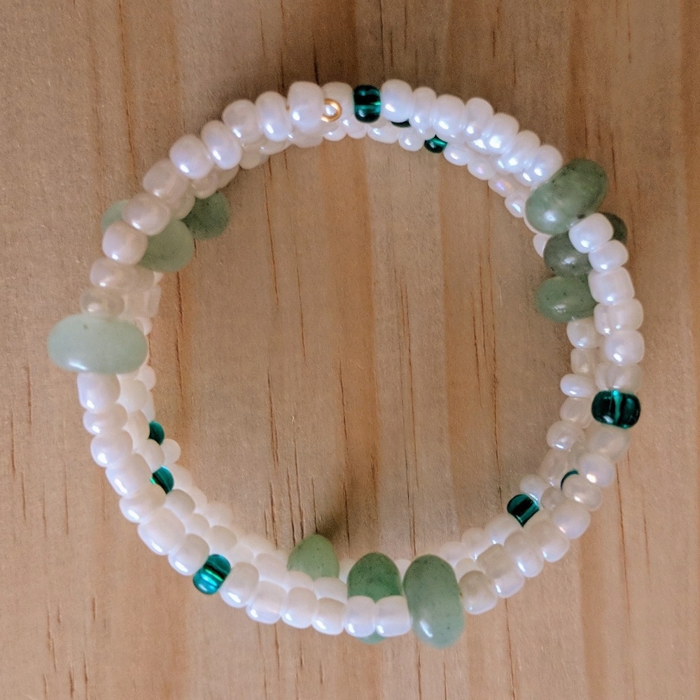 Beaded adjustable stackable bracelet - Picture 2 of 3